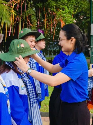 Mang sức trẻ đến với biển, đảo quê hương