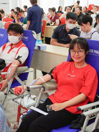 Sinh viên y dược hưởng ứng ngày hội hiến máu