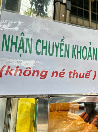 'Nhận chuyển khoản, không né thuế': Quán nước ở TP.HCM gây sốt khi nhiều nơi chỉ nhận tiền mặt