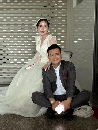 Showbiz 24.6: Hùng Thuận chụp ảnh cưới, Ngọc Sơn trổ tài nói tiếng Thái