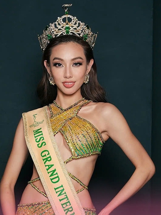 Thùy Tiên ‘ngã ngựa’, hoa hậu và á hậu thi nhau trả vương miện, chuyện gì đang xảy ra với Miss Grand International?