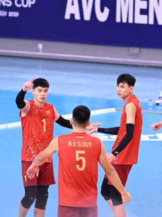 Nguyễn Ngọc Thuân tỏa sáng, đội tuyển Việt Nam có chiến thắng đầu tiên ở SEA V.League