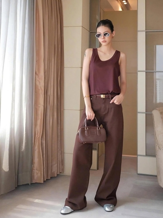 Áo ba lỗ, áo dây 'lên ngôi' với cách phối đồ layer cảm hứng thời thượng
