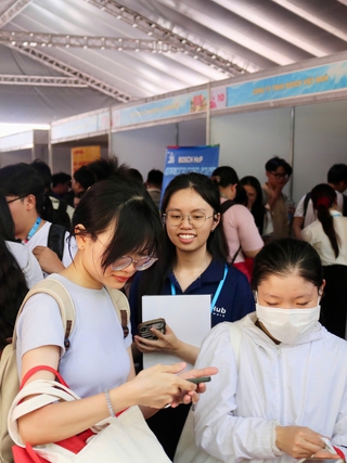 Nhiều người trình độ ĐH trở lên thất nghiệp, lao động trẻ cần làm gì ?