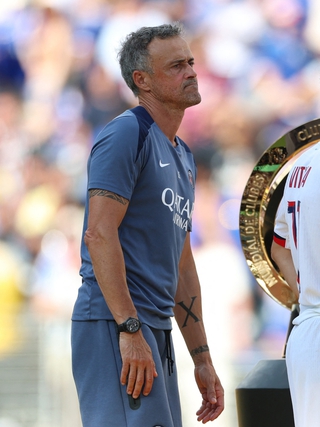 ‘Nạn nhân’ của cú tát lên tiếng, sếp lớn PSG vẫn bảo vệ tuyệt đối HLV Enrique