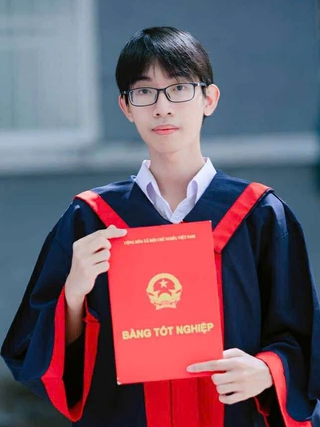 Biết tin là thủ khoa, gọi báo ngay cho giáo viên vì cô từng hứa 'thưởng nóng'