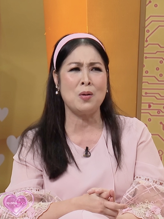 Hồng Vân thích thú khi cặp vợ chồng ngoại quốc xuất hiện trên sóng 'Vợ chồng son'