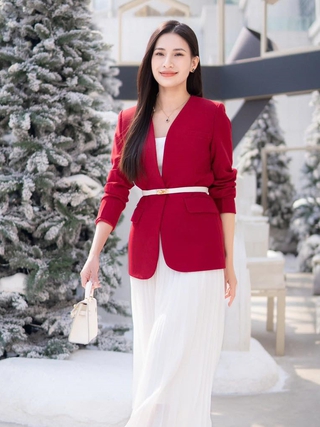 Áo blazer không cổ tưởng chừng phá cách nhưng lại cực kỳ thanh lịch