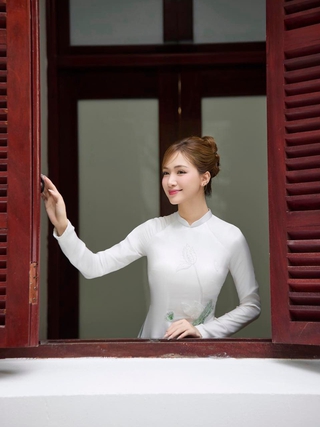Hòa Minzy đóng vai gì trong ‘Mưa đỏ’?