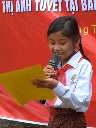 Cô học trò Vân Kiều ngượng nghịu đọc ‘thư cảm ơn' vì sắp có 'Ngôi nhà hạnh phúc'