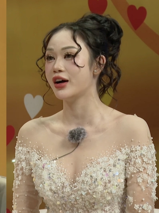 Hồng Vân ngỡ ngàng khi nữ DJ xinh đẹp tiết lộ chuyện tình từ bàn nhậu