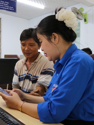 Hỗ trợ người dân làm quen với chính quyền 2 cấp