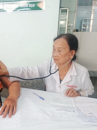 Bác sĩ tình nguyện 82 tuổi