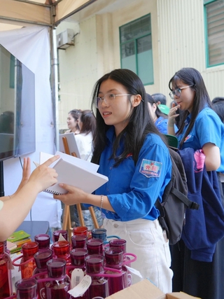 'Đưa giáo dục môi trường vào chương trình chính khóa và ngoại khóa'