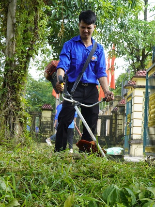 Lao công, thợ cắt cỏ... áo xanh trong những ngày đầu sáp nhập