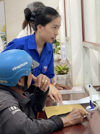 Tận tâm phục vụ, hướng đến sự hài lòng của người dân