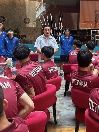 Lộ diện trưởng đoàn U.23 Việt Nam, người từng gọi HLV Kim Sang-sik là ‘anh Sáu’