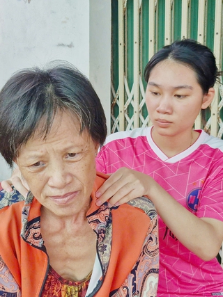 Nữ sinh nghèo bị cha mẹ bỏ rơi ước mơ vào đại học