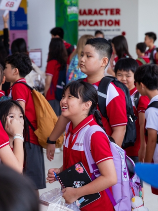 TP.HCM: Học sinh trường ngoài công lập háo hức tựu trường năm học mới