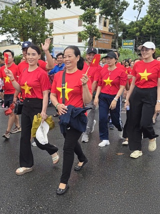 5.000 người tham gia chương trình 'Cùng Việt Nam tiến bước' tại phố biển An Giang