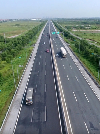 Việt Nam một dải non sông