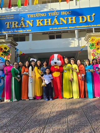 Sáng nay học sinh lớp 1 TP.HCM tựu trường: Năm học với nhiều đặc biệt bắt đầu