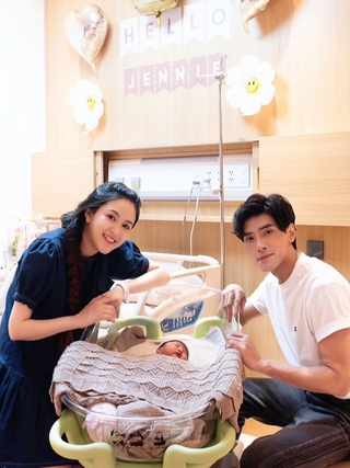 Diễn viên Phương Hằng đón con đầu lòng ở tuổi 36