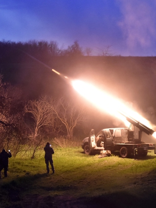 Mỹ bán tên lửa tầm xa cho Ukraine?