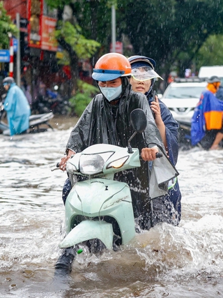 HAGL bị phạt vì lý do bất ngờ, V-League lo lắng các sân mất điện đột ngột sau mưa bão