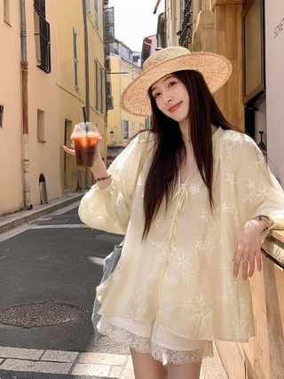 Thay đổi phong cách công sở với áo blouse