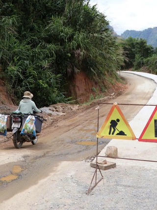 Dở dang dự án tái thiết đường hàng trăm tỉ đồng