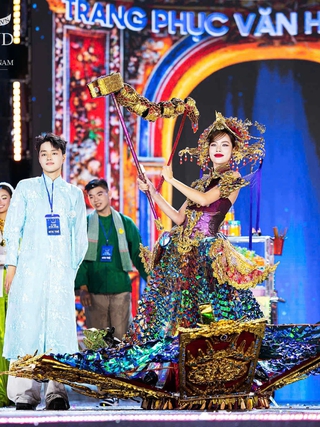 Ấn tượng với trang phục của Hoa hậu Yến Nhi tạo hiệu ứng trình diễn mạnh mẽ