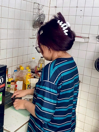 Tân sinh viên rời xa vòng tay ba mẹ, lúng túng trước cuộc sống tự lập