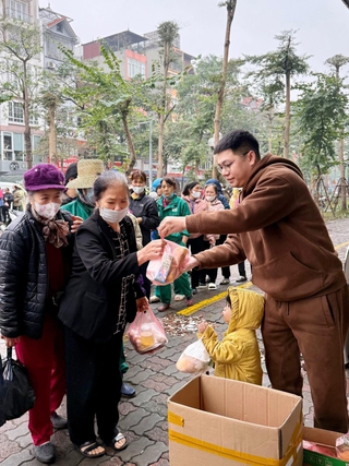 Một trái tim không ngừng cho đi