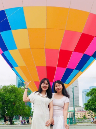Check-in với những 'quả bóng khổng lồ' có nhiều màu sắc trên bầu trời TP.HCM