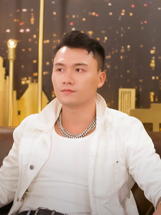 Cơ trưởng 'Tử chiến trên không' từng bị ba vợ ghét vì vẻ ngoài