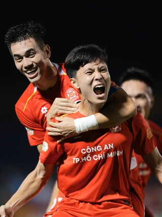Bảng xếp hạng V-League mới nhất: Ninh Bình bị CLB CA TP.HCM bắt kịp, lò ‘xay’ HLV bắt đầu tăng tốc