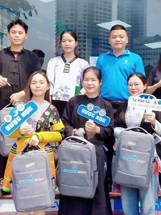 Dự án trao tặng laptop cũ cho sinh viên khó khăn