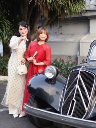 Rủ nhau chụp ảnh tết từ sáng sớm để tránh cảnh đông nghẹt người