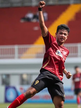 ĐH Kinh tế TP.HCM - Trường ĐH Văn Lang: Mở đầu ấn tượng?