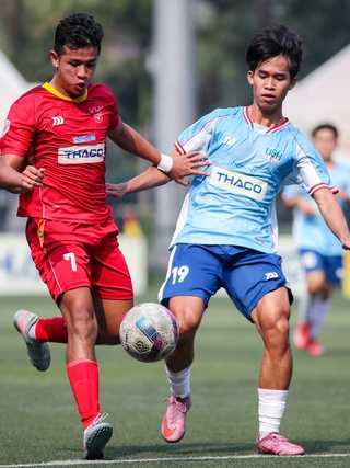 ĐH Kinh tế TP.HCM 1-1 Trường ĐH Văn Lang: Mở đầu căng thẳng