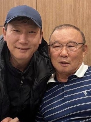 Truyền thông Hàn Quốc: HLV Kim Sang-sik làm được điều ông Park chưa thể, tạo 'phép màu' cho bóng đá Việt Nam