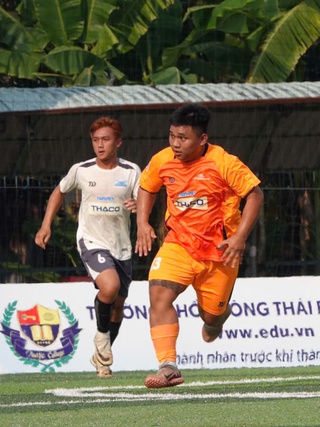 Vợ chồng U.60 đến đất sen hồng cổ vũ 'Ronaldo béo' tại TNSV THACO cup 2026