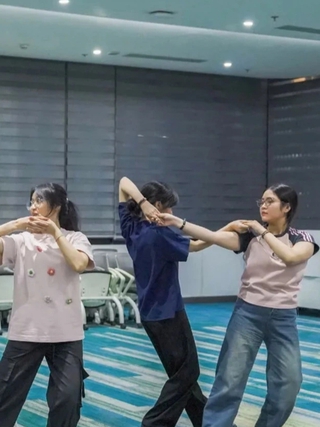 Thức đến 2 giờ đêm để… tập văn nghệ cho tiệc cuối năm