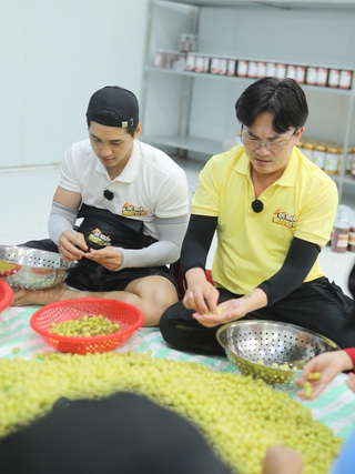 Xôn xao hình ảnh Đại Nghĩa lao động tay chân, thù lao gây bất ngờ