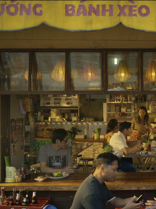 Bánh xèo, chả giò, gỏi cuốn xuất hiện trong phim Hàn đang gây sốt
