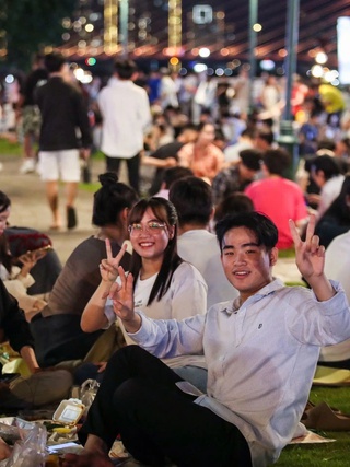 Tết Dương lịch và Tết Nguyên đán: Quan tâm tết nào hơn?