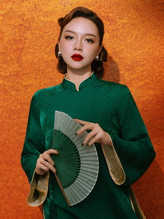 'Ác nữ màn ảnh Việt' diện áo dài hóa mỹ nhân xưa