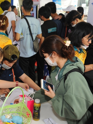 Hàng ngàn việc làm tết thù lao gấp đôi, gấp ba còn được nhận lì xì