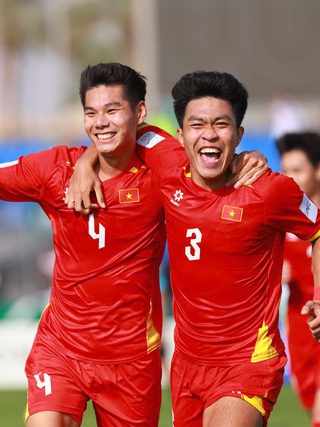 Hiểu Minh viết tâm thư vô cùng cảm động: ‘Rơi nước mắt không phải vì nỗi đau thể xác’